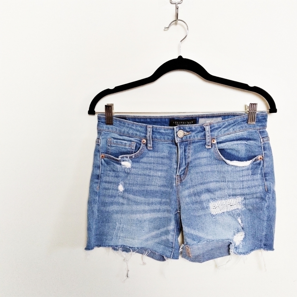 Aeropostale Midi Distressed Light Wash Shorts Size 4